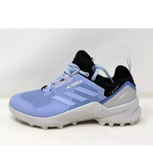 Elevate your golf game with these Under Armour Men's UA HOVR Drive Spikeless Gol